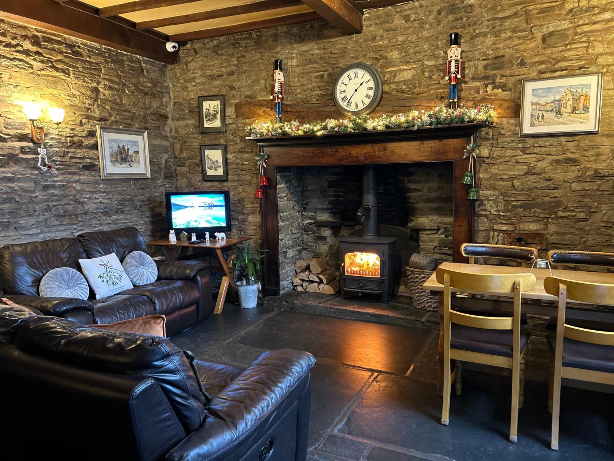 Castle Inn Knighton  Exterior foto